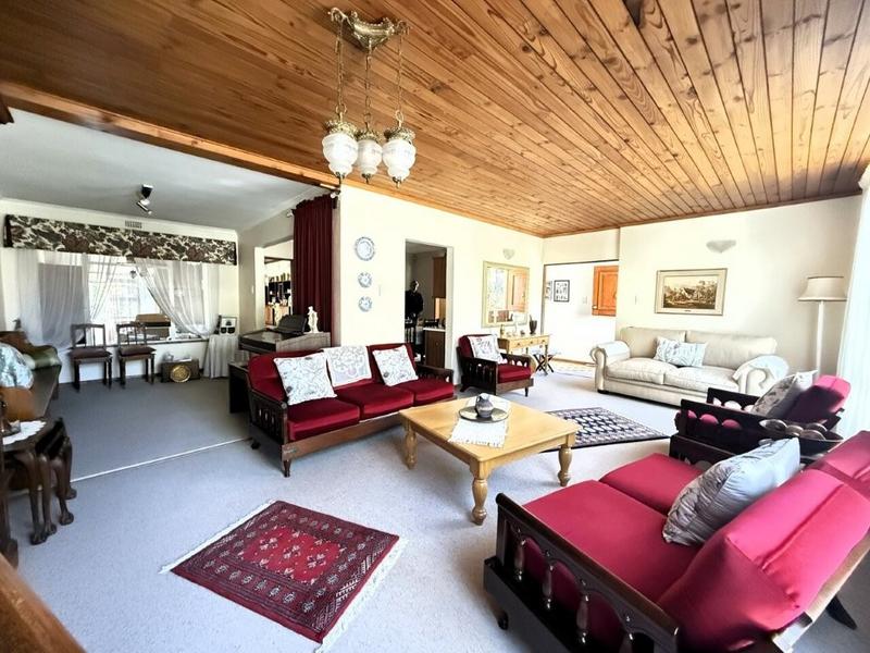 4 Bedroom Property for Sale in Bergzicht Western Cape